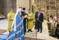 Первая служба под сводами храма. Вручение наград
