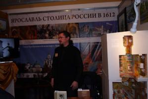 Протоиерей Михаил Смирнов у экпозиции Ярославской епархии Протоиерей Михаил Смирнов у экпозиции Ярославской епархии